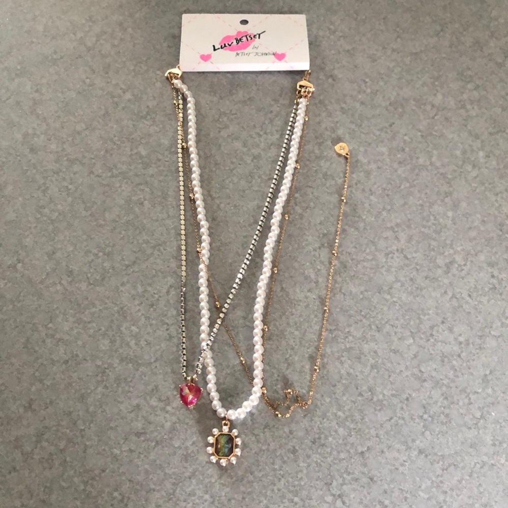 Betsey Johnson Gold Tone Faux Pearl, Heart Charm Layered Y Necklace NWT